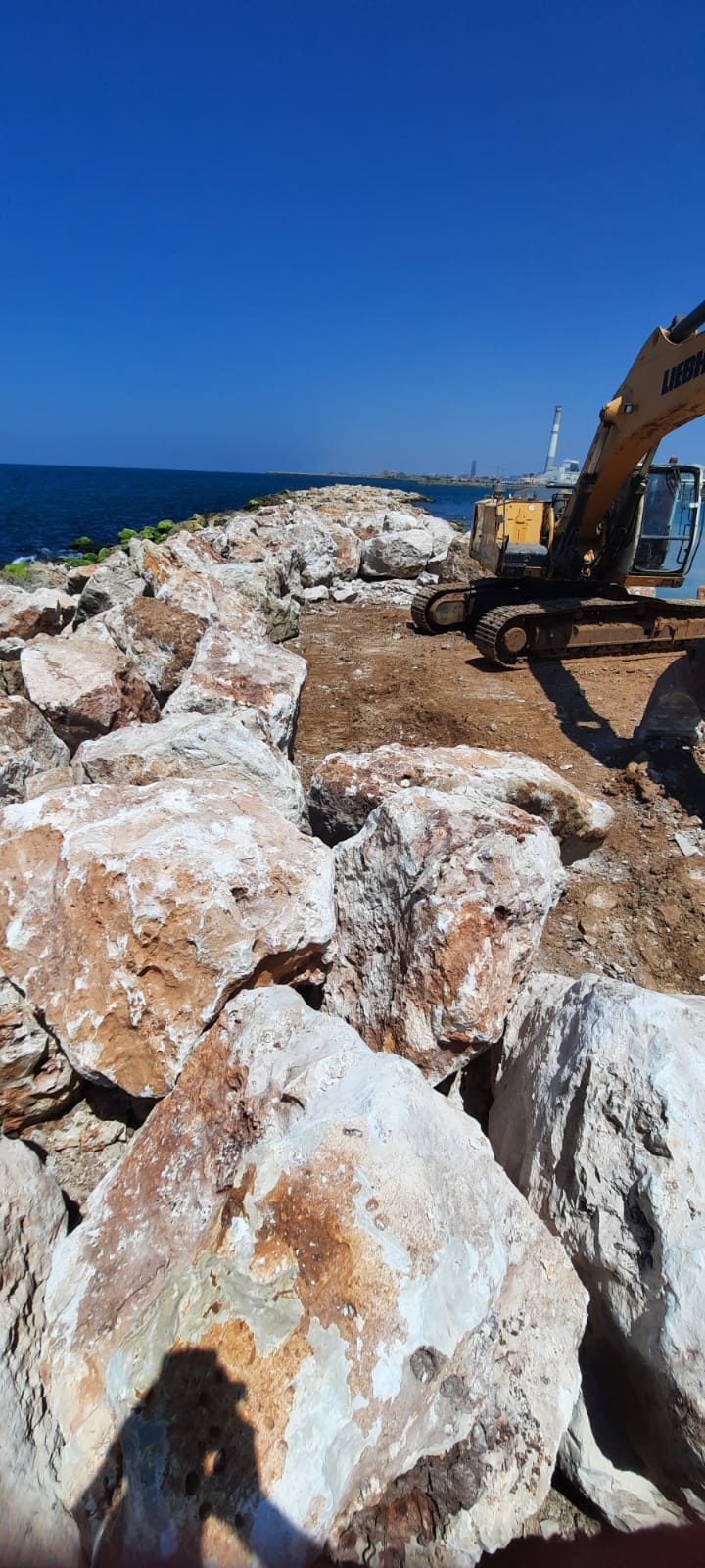 תכנון שוברי גלים ומרסני גלים (Ocean Brick System)